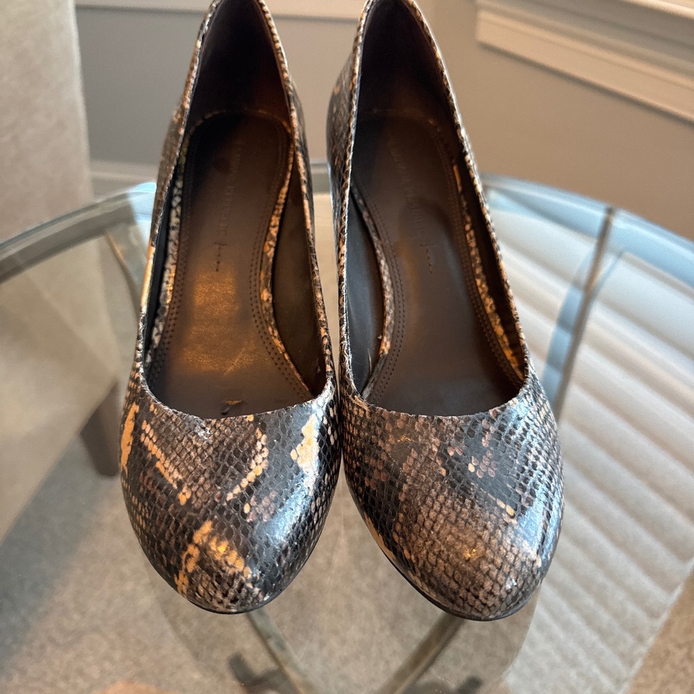Banana republic Snakeskin pump